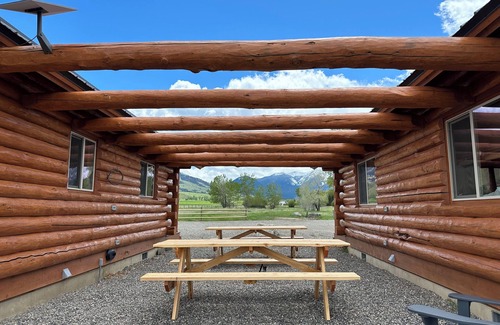 Livingston Cabin | Absaroka Cabin in Paradise Valley nearYellowstone River…just completed