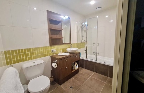 Hotham Heights Apartment | Absollut 9 - Central location