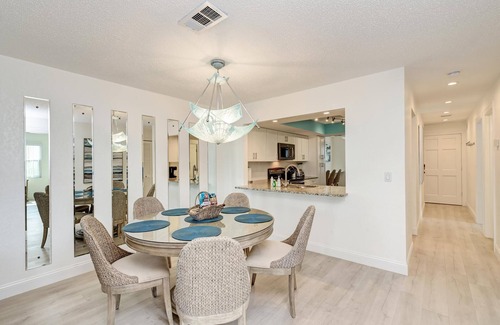 Bradenton Beach Condo | Absolute Anna Maria-Private Beach Access-Beach 1 Minute Walk-Heated Pool-Free Wi