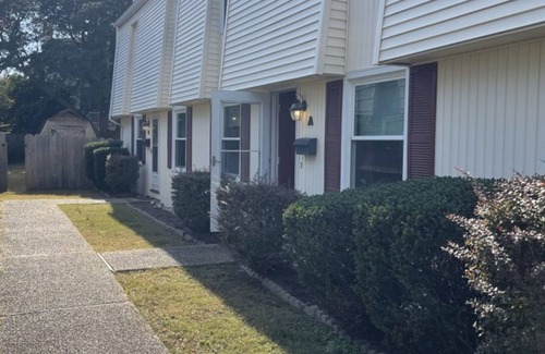 Northeast Virginia Beach House | Absolute Beach 4bdrm/9guests vacation gem steps to beach