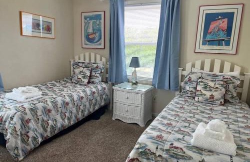 Northeast Virginia Beach House | Absolute Beach 4bedrooms-3bath steps to beach