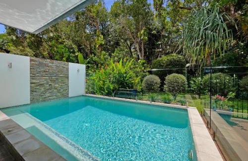 Wurtulla House | Absolute Beach Front Home -Dogs, Surf, Relax, Bush