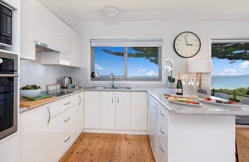 Callala Beach House | Absolute Beach – panoramic ocean views, just a few metres to the sands of Callala Beach