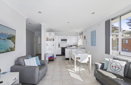 Avoca Beach Apartment | Absolute Beachfront - South Strand 7 Linen & WiFI