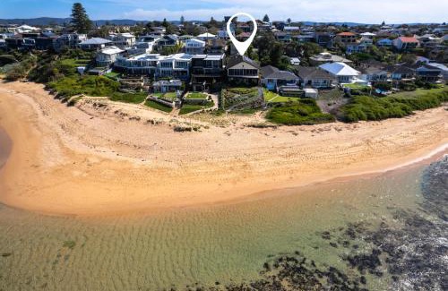 Blue Bay Apartment | Absolute Beachfront l Couples Getaway