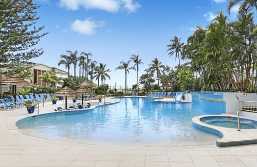 Palm Beach Apartment | Absolute beachfront Royal Palms