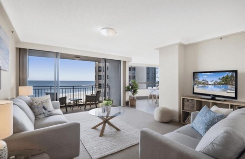 Palm Beach Apartment | Absolute beachfront Royal Palms