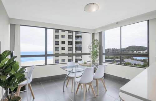 Palm Beach Apartment | Absolute beachfront Royal Palms