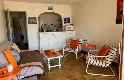 Sanary-sur-Mer Apartment | Absolute comfort in Sanary, l'appart de la mer, all on foot, air conditioning and garage