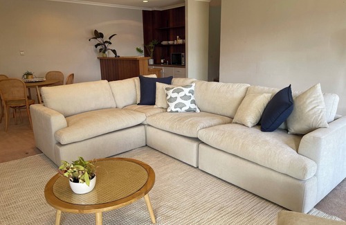East Jindabyne Apartment | Absolute Lakefront Apartment with beautiful views of the snowy mountains