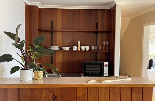 East Jindabyne Apartment | Absolute Lakefront Apartment with beautiful views of the snowy mountains