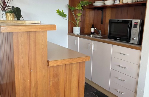 East Jindabyne Apartment | Absolute Lakefront Apartment with beautiful views of the snowy mountains