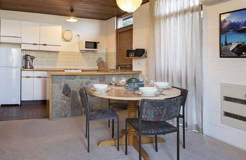 Jindabyne Apartment | Absolute lakefront, stunning position right in Jindabyne