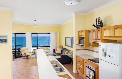 Fishermans Bay House | Absolute Oceanfront - Portovenere Fishermans Bay - Watch The.