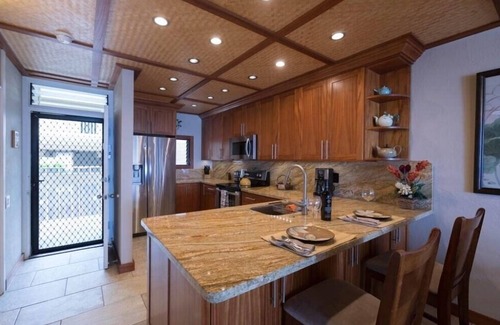 Kailua-Kona Condo | Absolute Oceanfront, gorgeous 2 BR 2 BATH with AC