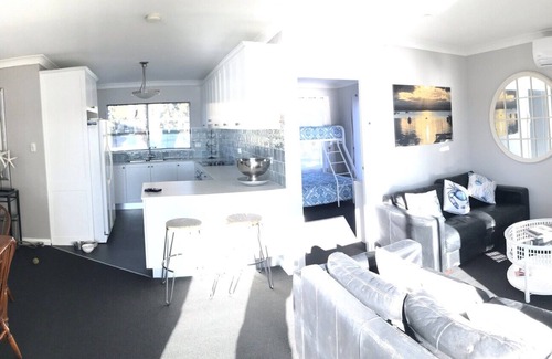 Summerland Point House | Absolute water jetty decks bbq’s kayaks billards fab sunsets 55 min up freeway