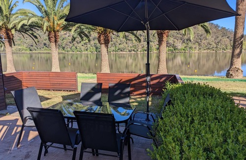 Wisemans Ferry Cabin | Absolute Waterfront Cabin - Pet Friendly