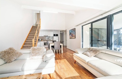 Broadwater House | Absolute Waterfront: Cape View 3BR/2BA for 8