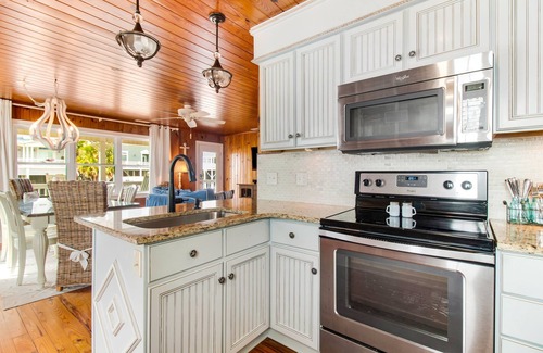 Ocean Isle Beach Cottage | Absolutely Charming Cottage! Backyard oasis with pool/tiki bar! Prime Location!