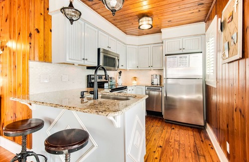 Ocean Isle Beach Cottage | Absolutely Charming Cottage! Backyard oasis with pool/tiki bar! Prime Location!