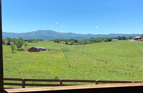 Luray Cabin | Absolutely stunning Mountain View with covered hot tub