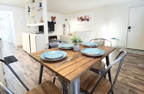 Corvallis Apartment | Abstract Abode- hot tub, gym, sauna