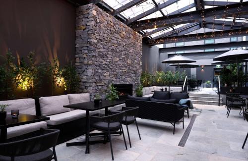 Newton Hotel | Abstract Hotel