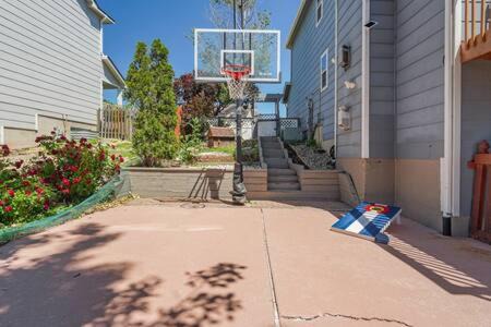 Cheyenne Meadows House | AC 2960sqft MountainViews FirePit Basketball WD