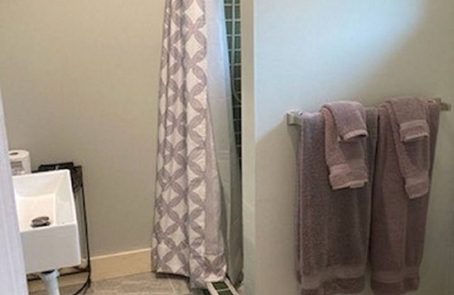 Palacios House | AC, Free WIFI - Sleeps 7 - Full Kitchen