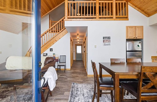 Ronald Cabin | AC, Hot tub, Mountain View, Pet friendly Cabin