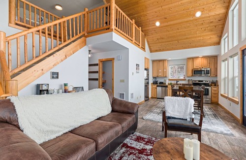 Ronald Cabin | AC, Hot tub, Mountain View, Pet friendly Cabin