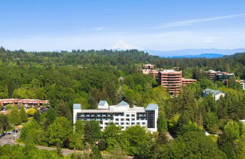 Lake Forest Hotel | AC Hotel by Marriott Portland Lake Oswego
