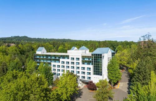 Lake Forest Hotel | AC Hotel by Marriott Portland Lake Oswego