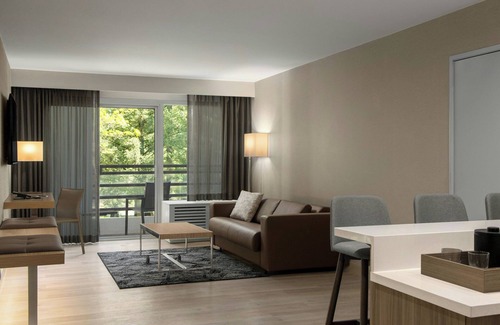 Lake Forest Hotel | AC Hotel by Marriott Portland Lake Oswego