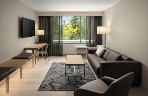 Lake Forest Hotel | AC Hotel by Marriott Portland Lake Oswego