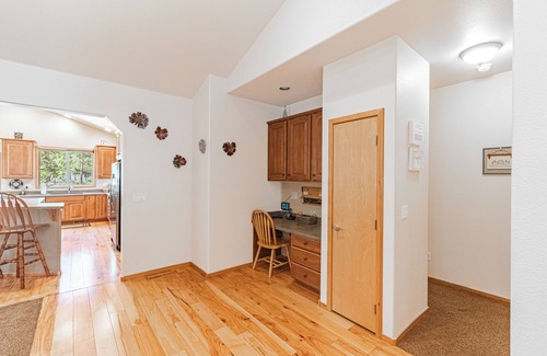 Deer Park House | AC, private deck, hot tub, remodeled, single level, comfortable, EV, perks