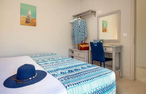 Paxos House | Acacia APT by Aglaia V