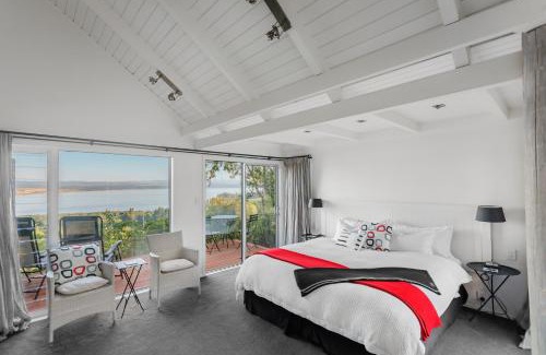 Acacia Bay Bed & Breakfast | Acacia Cliffs Lodge