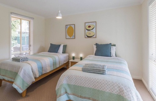 Trentham Cottage | Acacia Cottage in the heart of Trentham