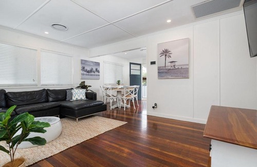 Acacia Ridge House | Acacia Ridge Cottage - Firepit, Kids Cubby, Games