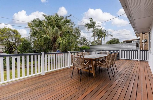 Acacia Ridge House | Acacia Ridge Cottage - Firepit, Kids Cubby, Games