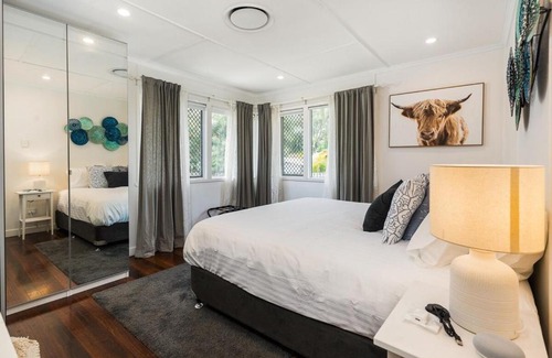 Acacia Ridge House | Acacia Ridge Cottage - Firepit, Kids Cubby, Games