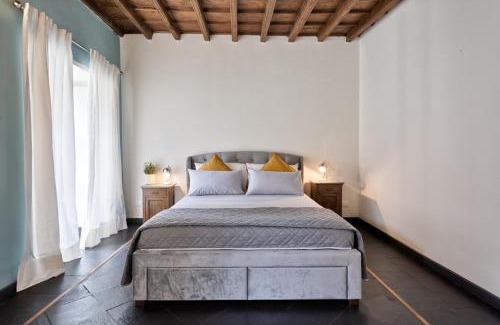 Roman Quarter Apartment | ACADAMIS - GARIBALDI 9 BIS - Piazza Castello