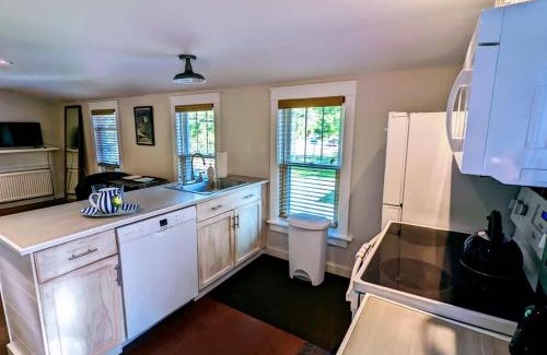 Southwest Harbor Apartment | Acadia Park Suites 2