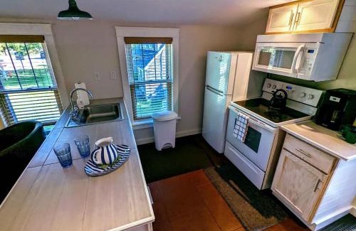 Southwest Harbor Apartment | Acadia Park Suites 2
