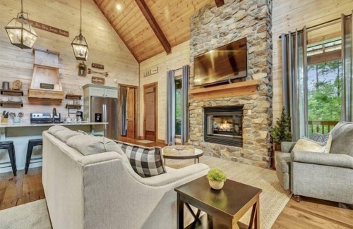 Broken Bow Cabin | Acadian Cottage in Hochatown/Broken Bow, OK