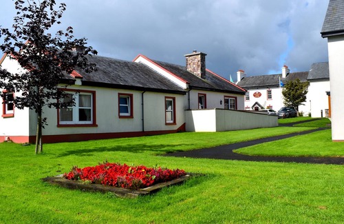 Bodyke House | Accessible-Double-Twin-House with Private Bathroom