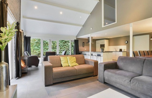 Midlaren House | Accessible Villa on the Lake