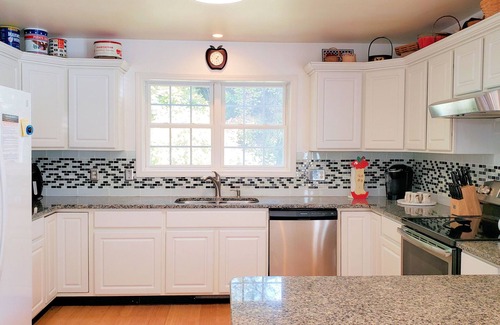 Chincoteague House | Accomac Apple - Spacious , close to town LINENS AND TOWELS PROVIDED , Patio