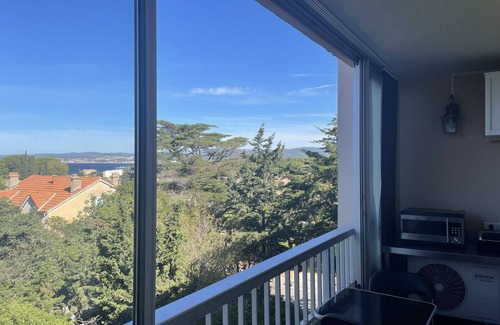 Le Brusc Apartment | accommodation for 4 people 300m from the sandy beach of Brusc and the port